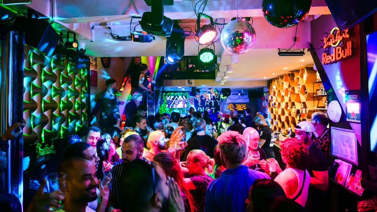 Een volle avond in Bar Blend aan de Reguliersdwarsstraat 41