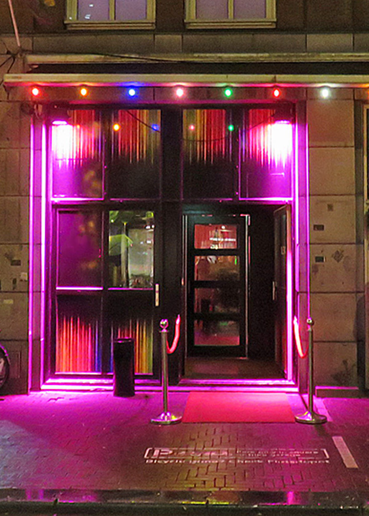 Café Montmartre XL on Reguliersdwarsstraat, the legendary singalong bar in Amsterdam